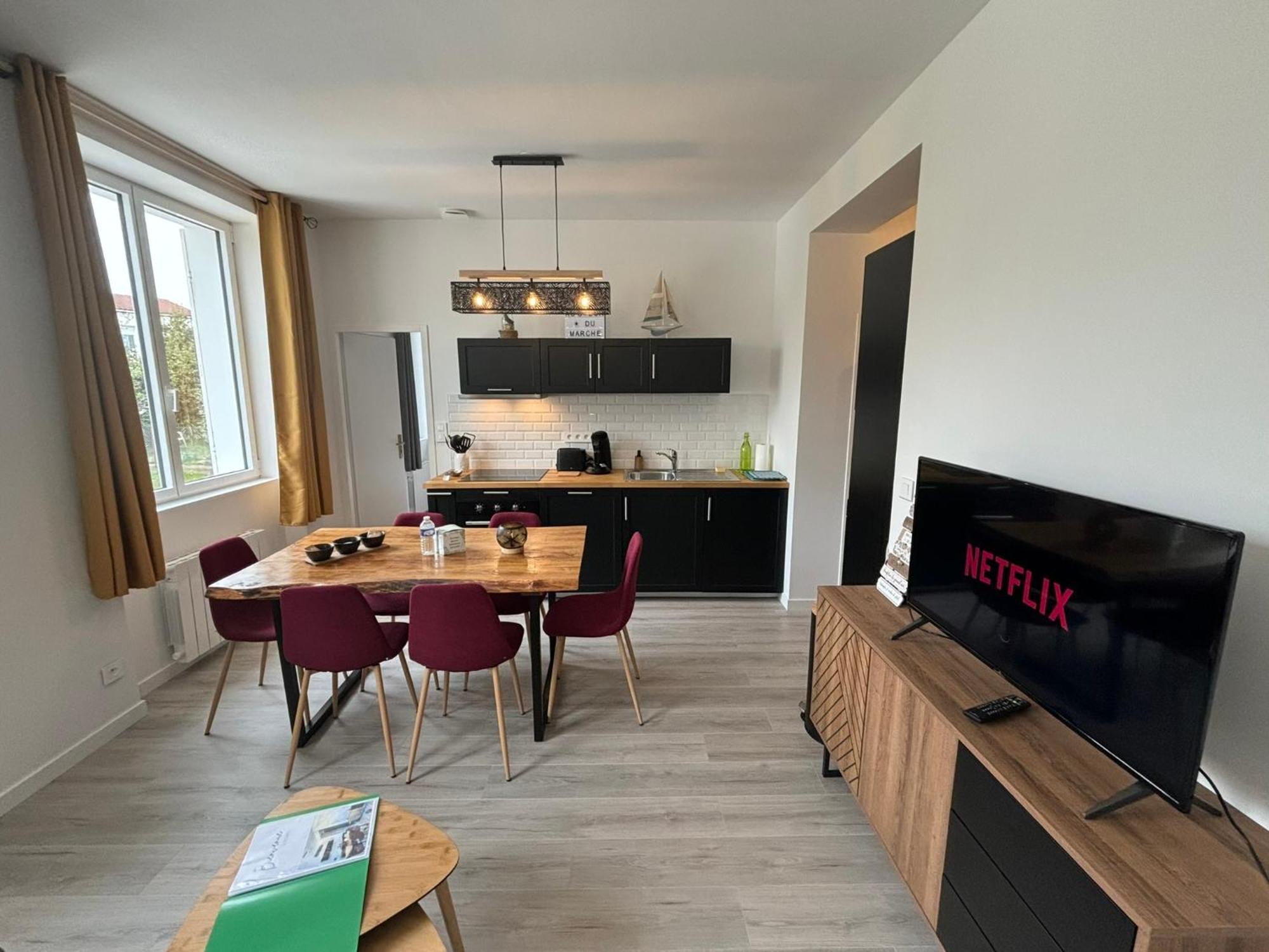 Au Coeur Du Marche, Confort, Centre-ville Apartment